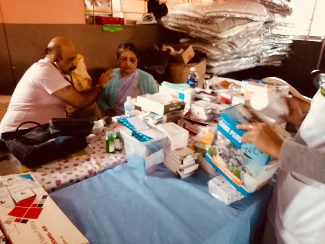 Dr. Goutham R. Choudhari treating patients at Sri Venkateshwara Clinic Bengaluru - photo 4