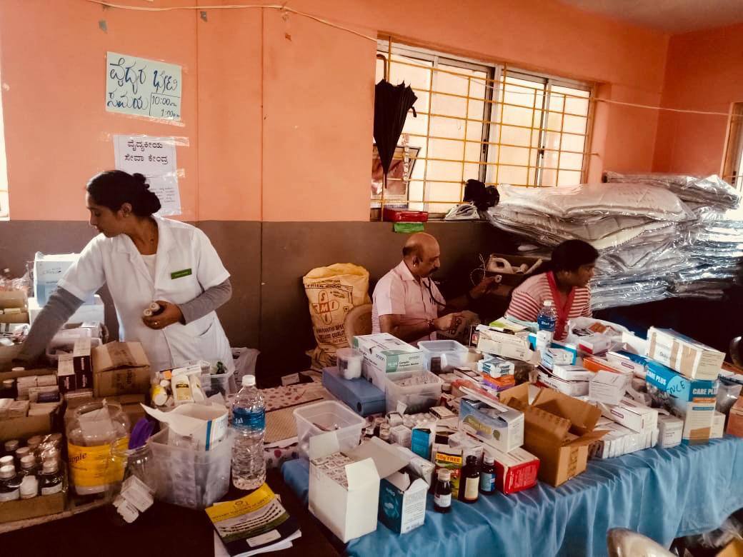 Dr. Goutham R. Choudhari treating patients at Sri Venkateshwara Clinic Bengaluru - photo 5